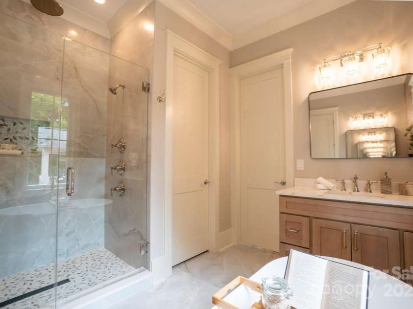 724 Ideal Way, Charlotte, NC 28203.  MLS# CAR4248680, YatesRealty ID 28178. Primary Closet