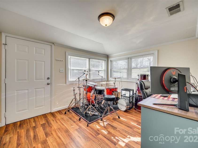 102 Fire Department Drive, Belmont, NC 28012.  MLS# CAR4224750, YatesRealty ID 28179. 