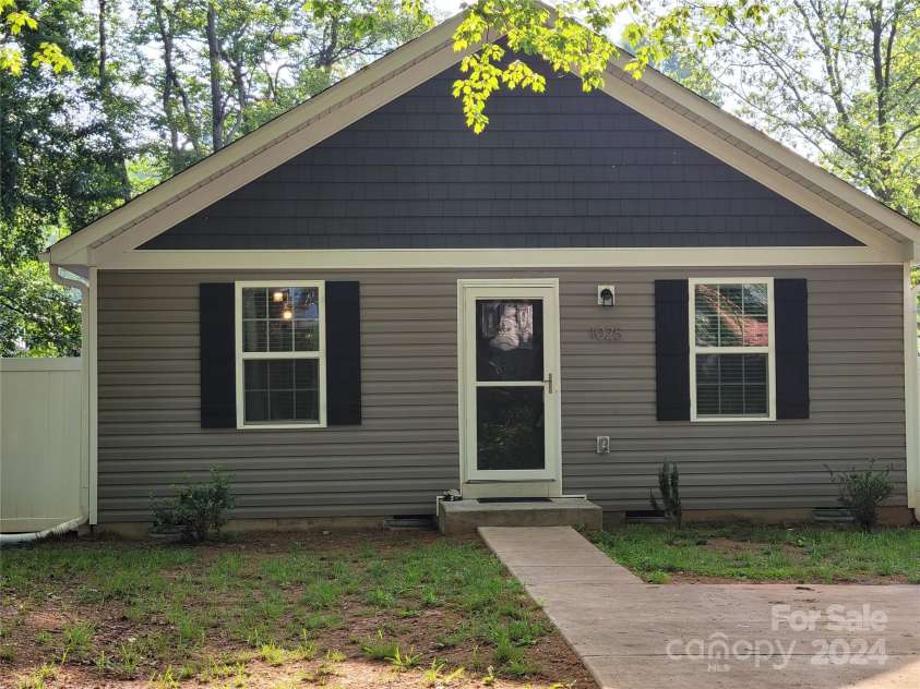 1025 Old Charlotte Road, Statesville, NC 28677.  MLS# CAR4195090, YatesRealty ID 2818. 
