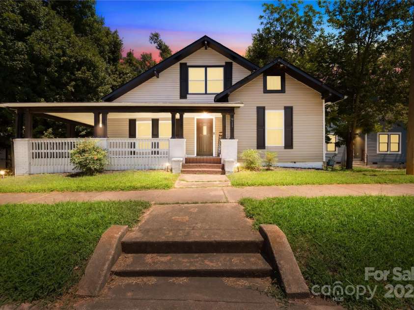 911 Wilson W Lee Boulevard, Statesville, NC 28677.  MLS# CAR4285445, YatesRealty ID 2818. 