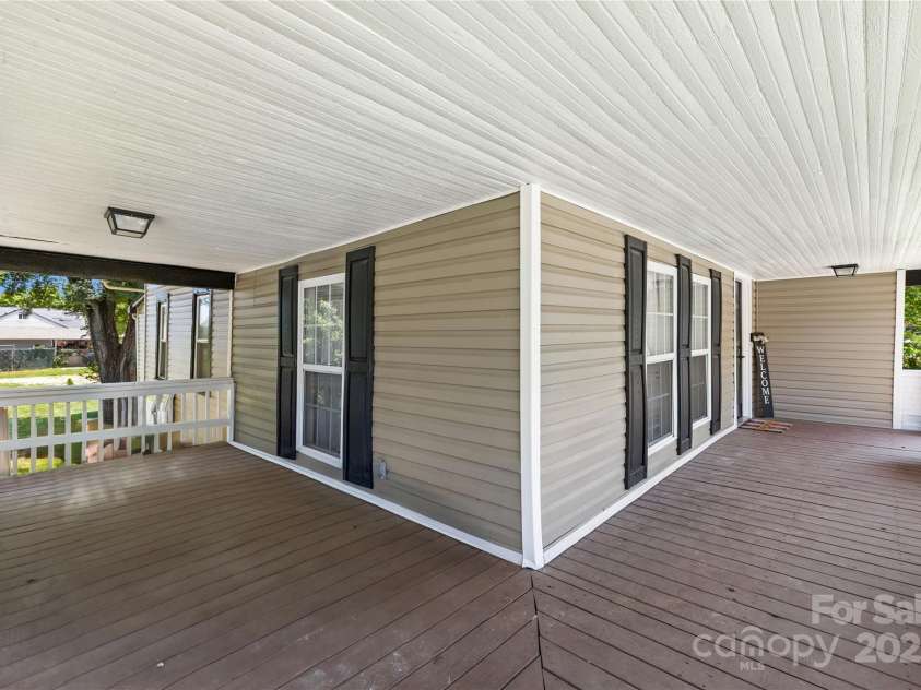911 Wilson W Lee Boulevard, Statesville, NC 28677.  MLS# CAR4285445, YatesRealty ID 2818. 