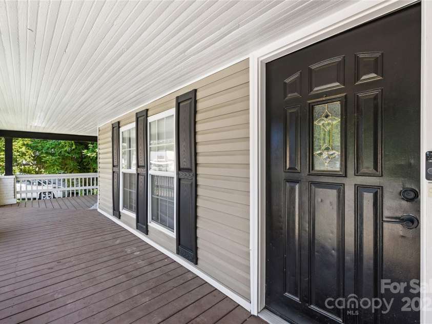 911 Wilson W Lee Boulevard, Statesville, NC 28677.  MLS# CAR4285445, YatesRealty ID 2818. 