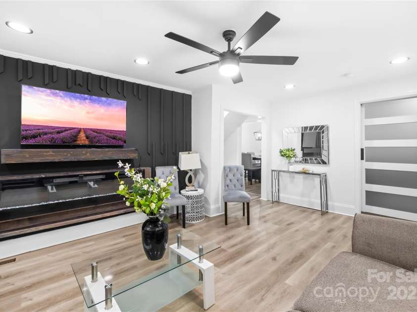 911 Wilson W Lee Boulevard, Statesville, NC 28677.  MLS# CAR4285445, YatesRealty ID 2818. 