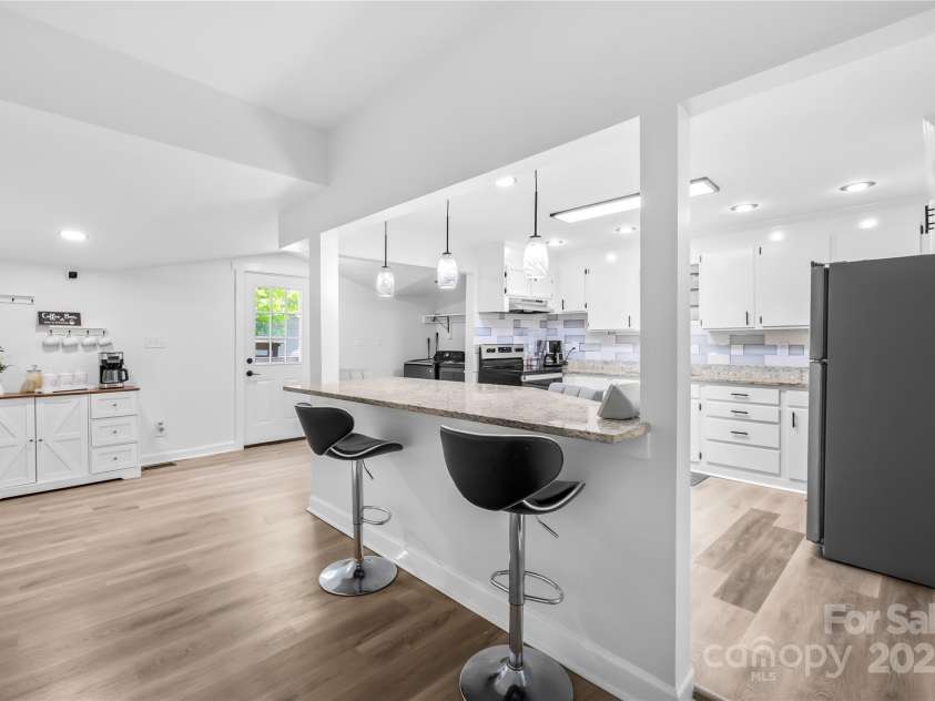 911 Wilson W Lee Boulevard, Statesville, NC 28677.  MLS# CAR4285445, YatesRealty ID 2818. 