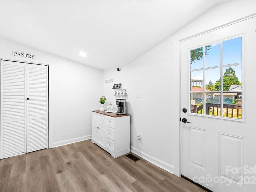 911 Wilson W Lee Boulevard, Statesville, NC 28677.  MLS# CAR4285445, YatesRealty ID 2818. 