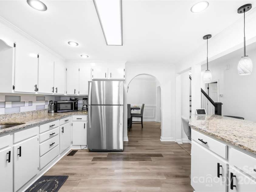 911 Wilson W Lee Boulevard, Statesville, NC 28677.  MLS# CAR4285445, YatesRealty ID 2818. 