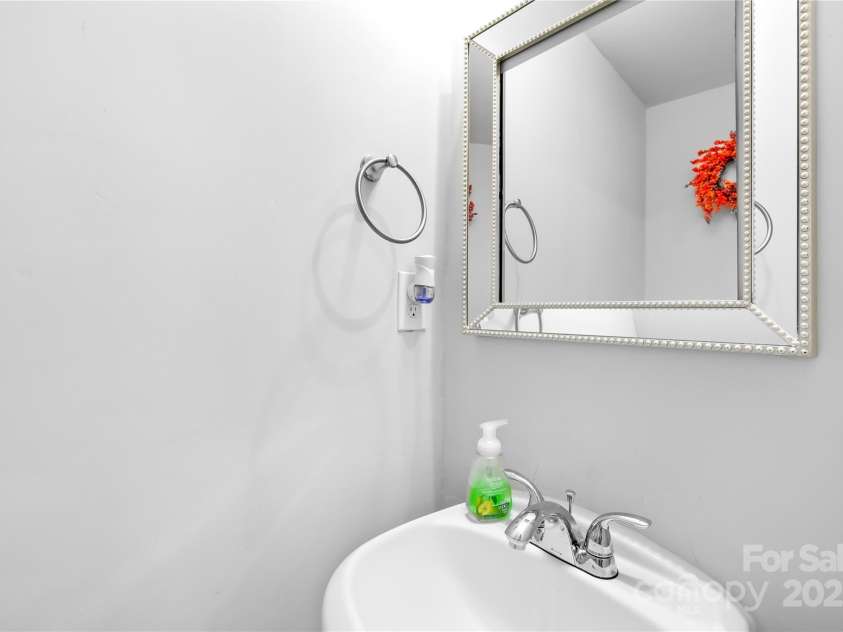 911 Wilson W Lee Boulevard, Statesville, NC 28677.  MLS# CAR4285445, YatesRealty ID 2818. 