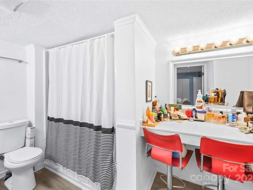 911 Wilson W Lee Boulevard, Statesville, NC 28677.  MLS# CAR4285445, YatesRealty ID 2818. 