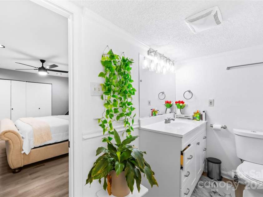 911 Wilson W Lee Boulevard, Statesville, NC 28677.  MLS# CAR4285445, YatesRealty ID 2818. 