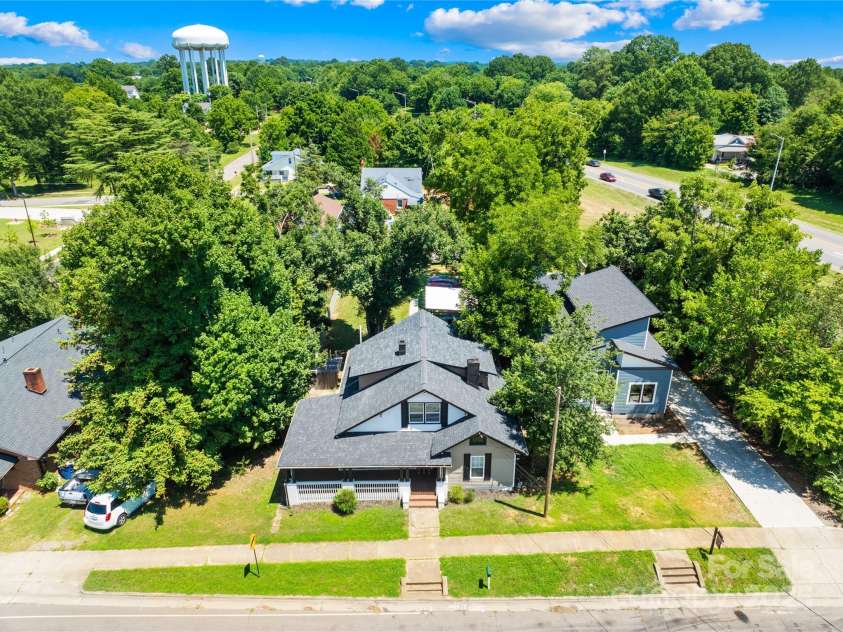 911 Wilson W Lee Boulevard, Statesville, NC 28677.  MLS# CAR4285445, YatesRealty ID 2818. 