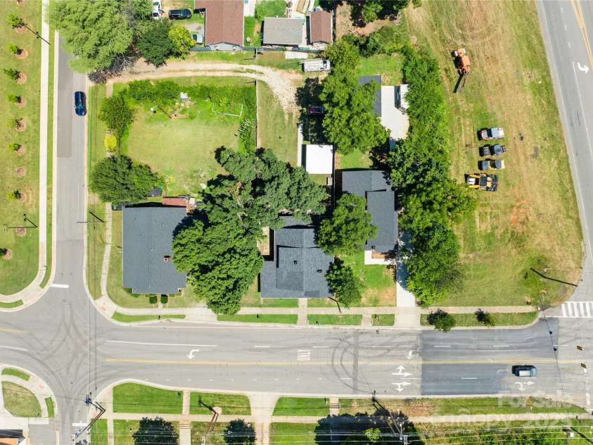 911 Wilson W Lee Boulevard, Statesville, NC 28677.  MLS# CAR4285445, YatesRealty ID 2818. 