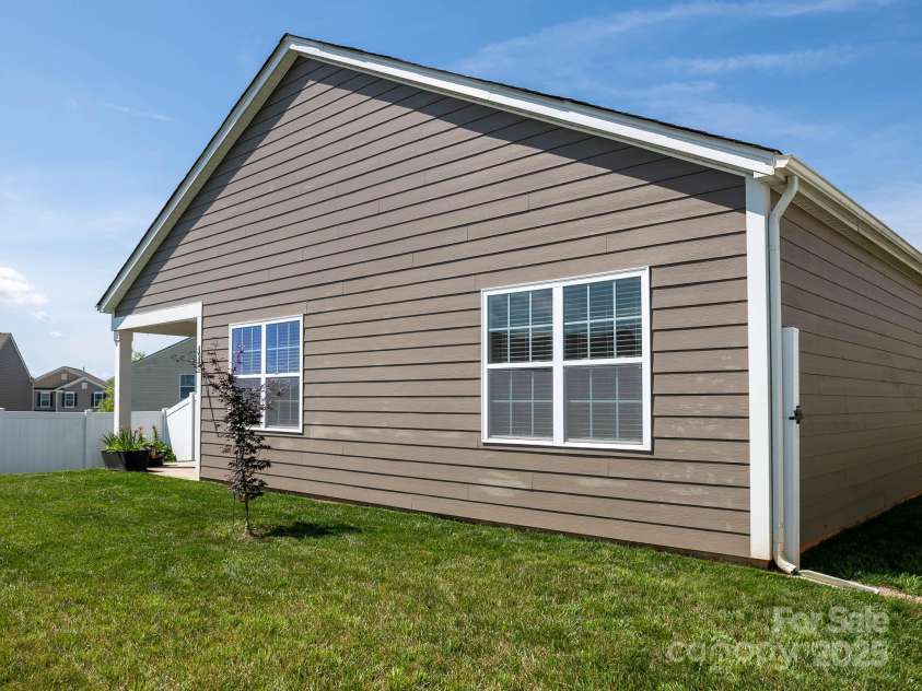 170 Atwater Landing Drive, Mooresville, NC 28117.  MLS# CAR4249384, YatesRealty ID 28180. 