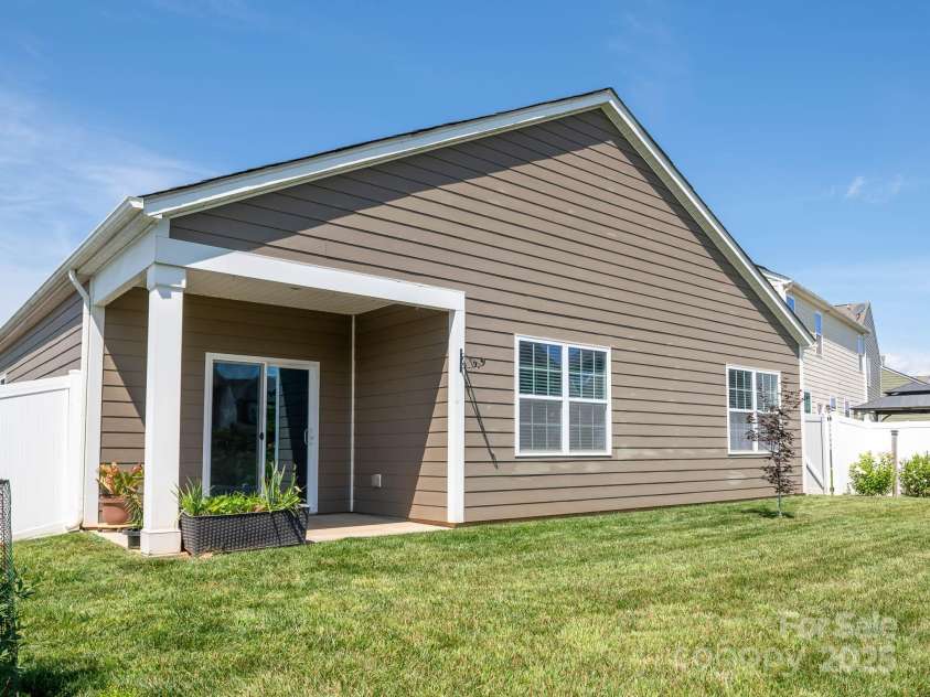 170 Atwater Landing Drive, Mooresville, NC 28117.  MLS# CAR4249384, YatesRealty ID 28180. 