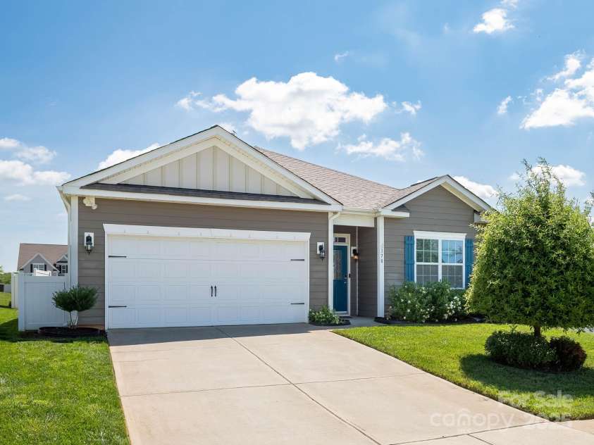 170 Atwater Landing Drive, Mooresville, NC 28117.  MLS# CAR4249384, YatesRealty ID 28180. 