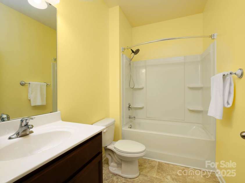 170 Atwater Landing Drive, Mooresville, NC 28117.  MLS# CAR4249384, YatesRealty ID 28180. Guest Bath