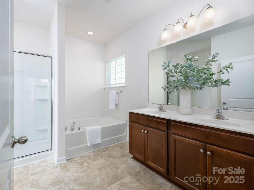 170 Atwater Landing Drive, Mooresville, NC 28117.  MLS# CAR4249384, YatesRealty ID 28180. Primary Bath