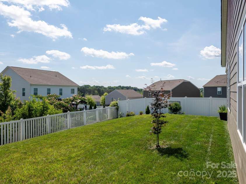 170 Atwater Landing Drive, Mooresville, NC 28117.  MLS# CAR4321986, YatesRealty ID 28180. 