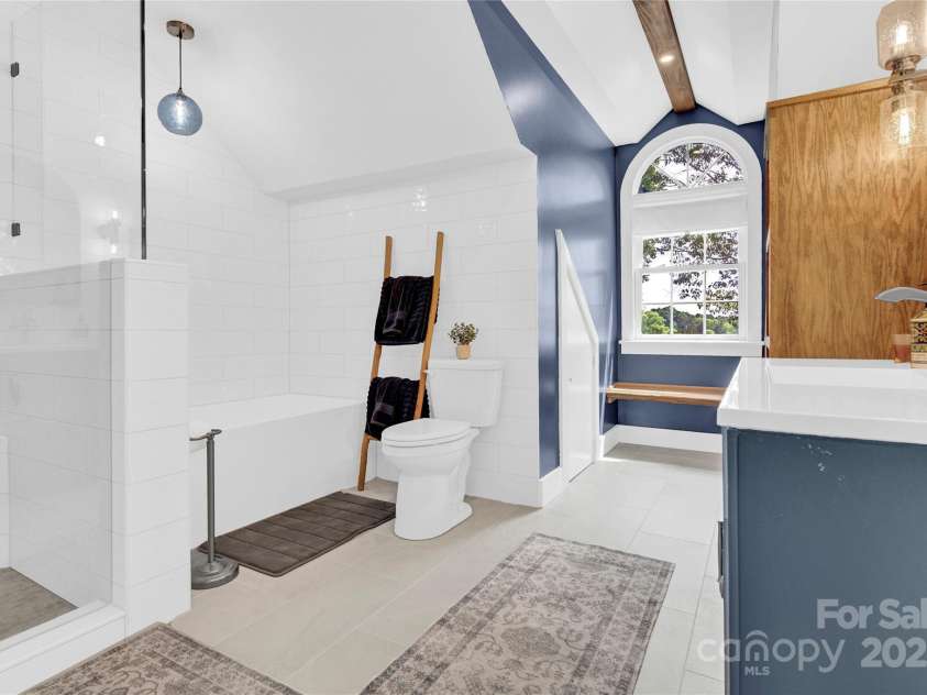 832 Kemp Road, Mooresville, NC 28117.  MLS# CAR4264266, YatesRealty ID 28181. Main bathroom 2nd floor  Soaking tub with generous sized tiled shower.