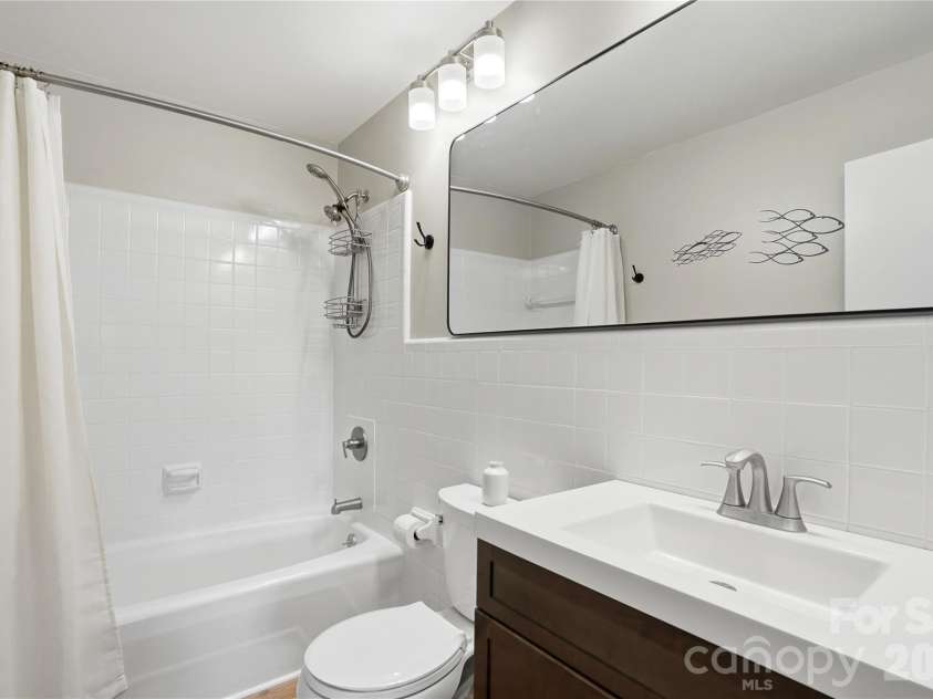 1113 Palmyra Drive, Tega Cay, SC 29708.  MLS# CAR4379735, YatesRealty ID 28182. Full bath