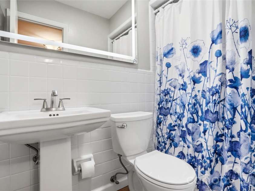 1113 Palmyra Drive, Tega Cay, SC 29708.  MLS# CAR4379735, YatesRealty ID 28182. Full bath