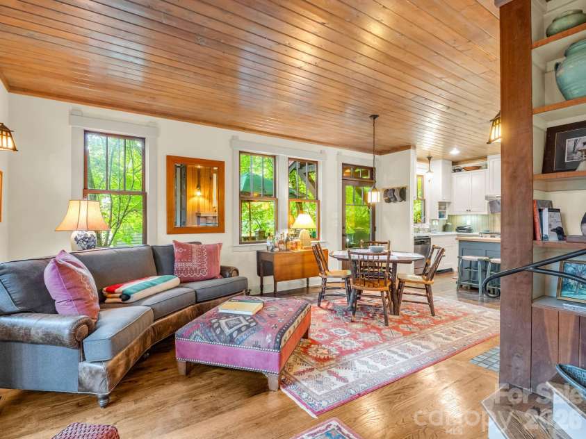 46 Cheshire Drive, Black Mountain, NC 28711.  MLS# CAR4385078, YatesRealty ID 28183. 