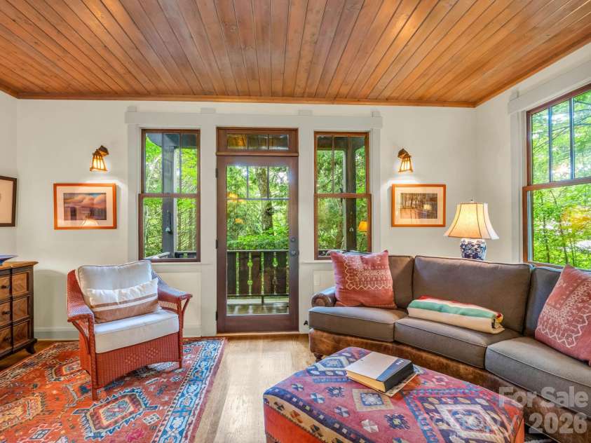 46 Cheshire Drive, Black Mountain, NC 28711.  MLS# CAR4385078, YatesRealty ID 28183. 