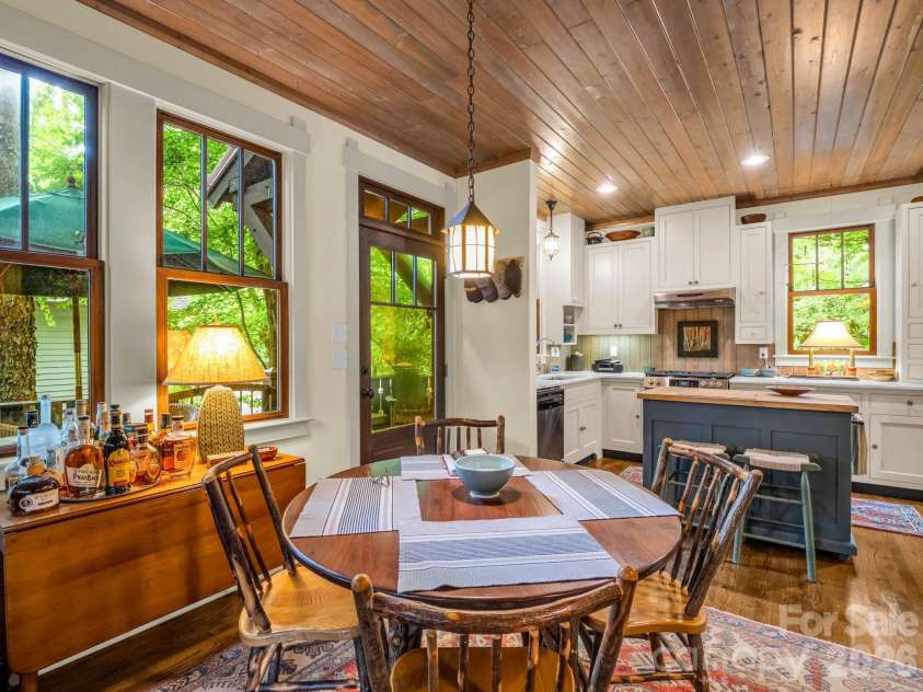 46 Cheshire Drive, Black Mountain, NC 28711.  MLS# CAR4385078, YatesRealty ID 28183. 