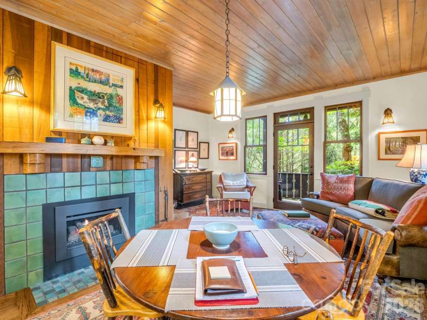46 Cheshire Drive, Black Mountain, NC 28711.  MLS# CAR4385078, YatesRealty ID 28183. 