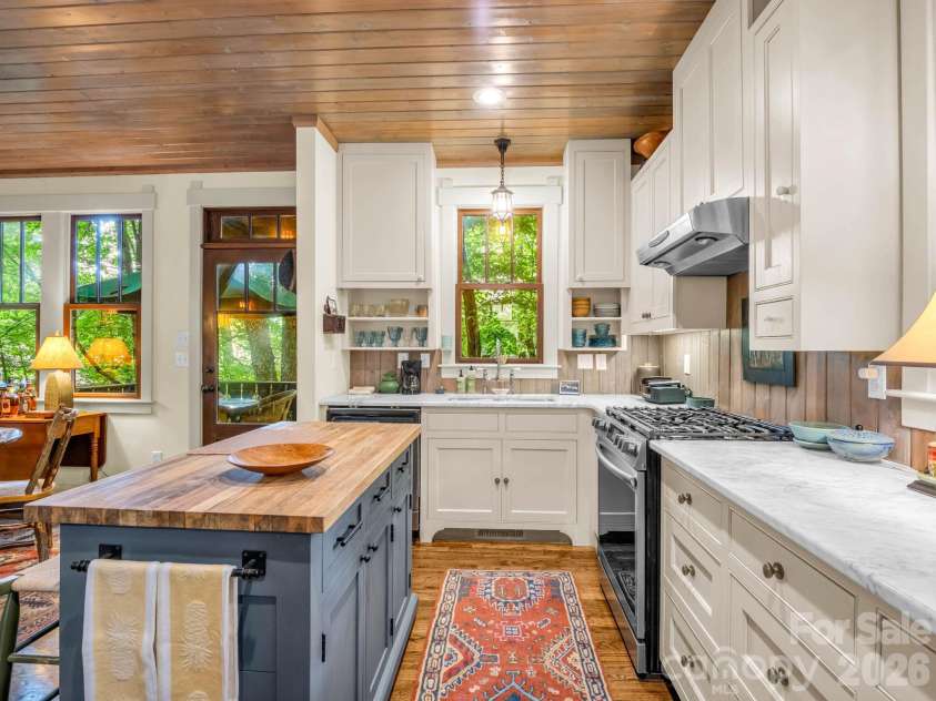 46 Cheshire Drive, Black Mountain, NC 28711.  MLS# CAR4385078, YatesRealty ID 28183. 