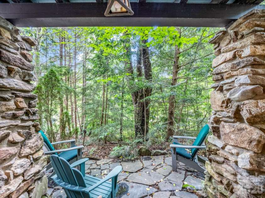 46 Cheshire Drive, Black Mountain, NC 28711.  MLS# CAR4385078, YatesRealty ID 28183. 