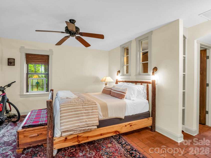 46 Cheshire Drive, Black Mountain, NC 28711.  MLS# CAR4385078, YatesRealty ID 28183. 