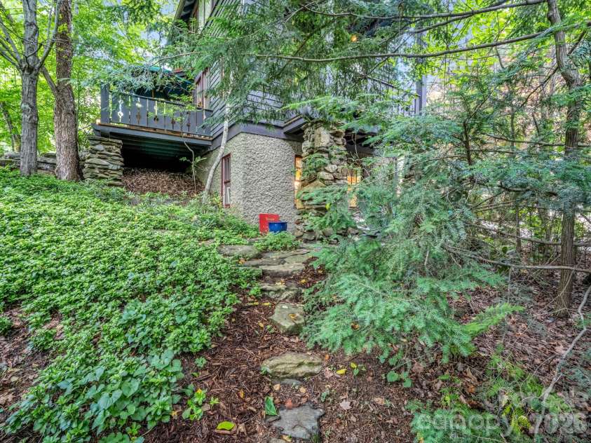 46 Cheshire Drive, Black Mountain, NC 28711.  MLS# CAR4385078, YatesRealty ID 28183. 