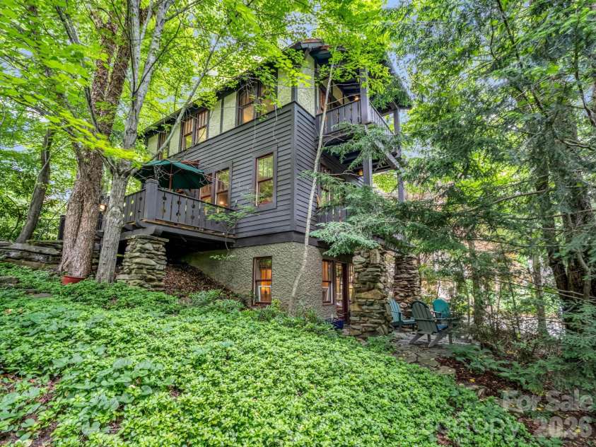 46 Cheshire Drive, Black Mountain, NC 28711.  MLS# CAR4385078, YatesRealty ID 28183. 