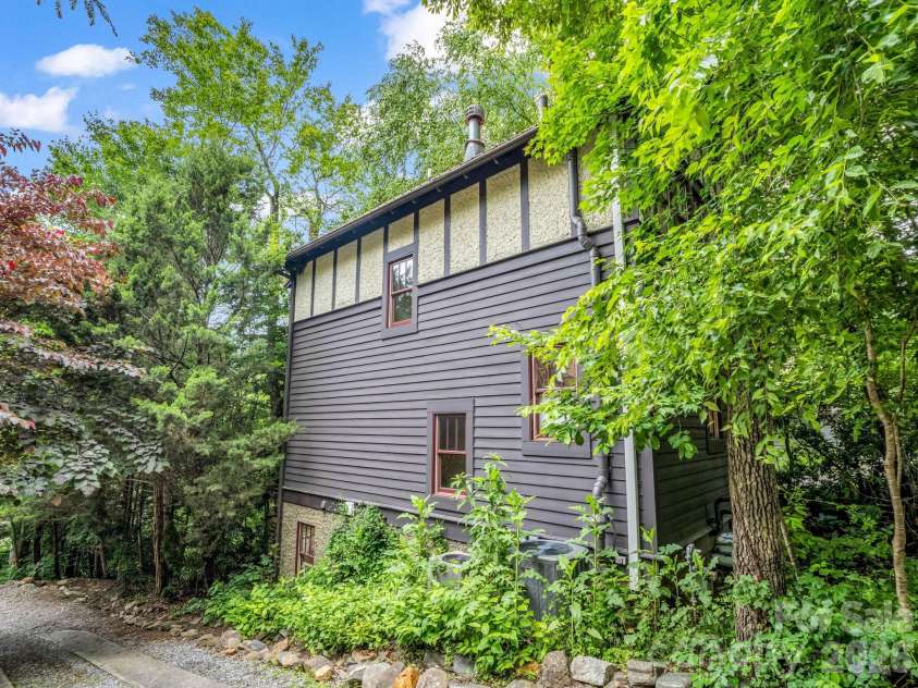46 Cheshire Drive, Black Mountain, NC 28711.  MLS# CAR4385078, YatesRealty ID 28183. 