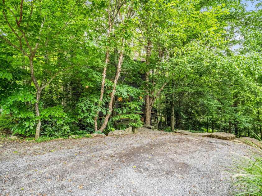 46 Cheshire Drive, Black Mountain, NC 28711.  MLS# CAR4385078, YatesRealty ID 28183. 
