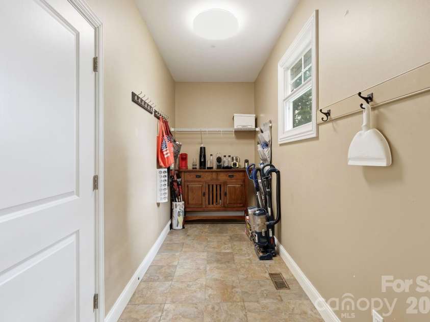 65 Buckle Ridge, Weaverville, NC 28787.  MLS# CAR4383758, YatesRealty ID 28184. Mud room with laundry hookups.