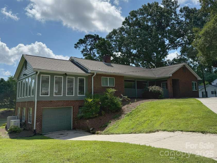 1000 Mocksville Avenue, Salisbury, NC 28144.  MLS# CAR4282420, YatesRealty ID 28186. 