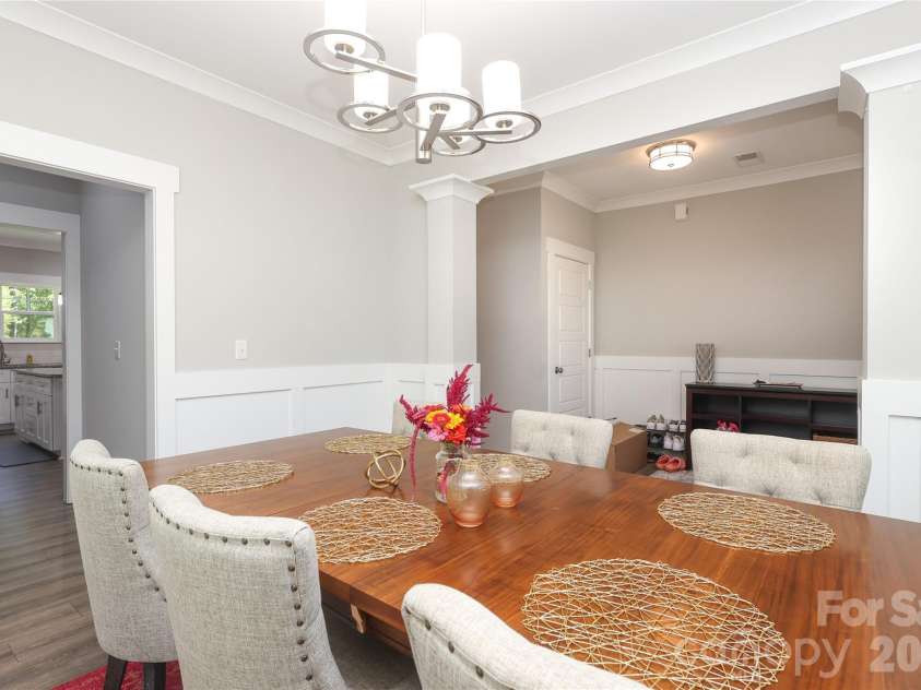 10105 Greenwood Court, Charlotte, NC 28215.  MLS# CAR4385864, YatesRealty ID 28186. 