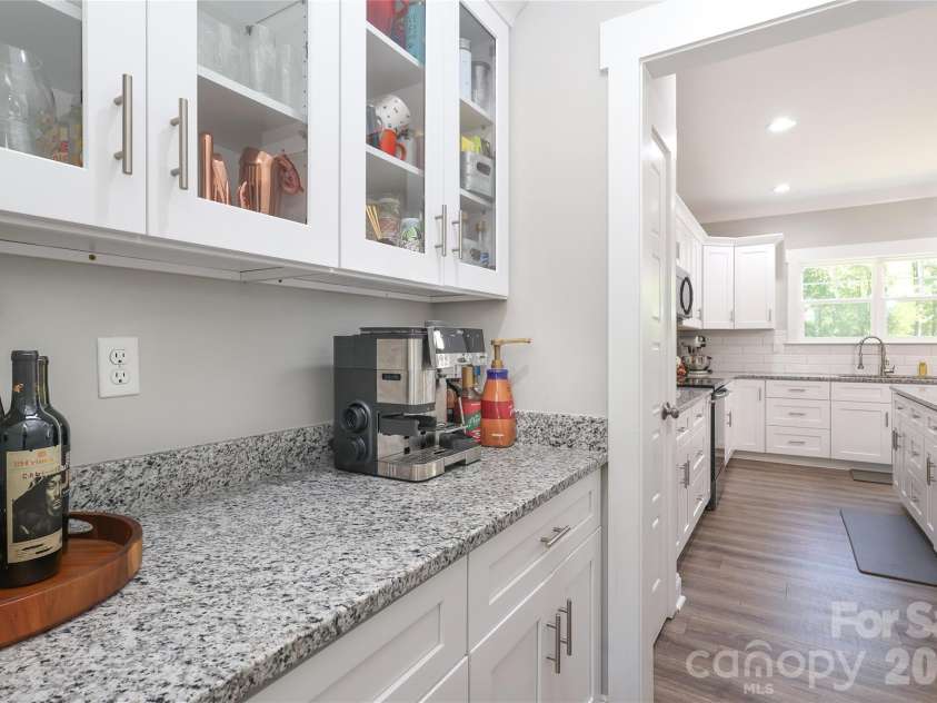 10105 Greenwood Court, Charlotte, NC 28215.  MLS# CAR4385864, YatesRealty ID 28186. 