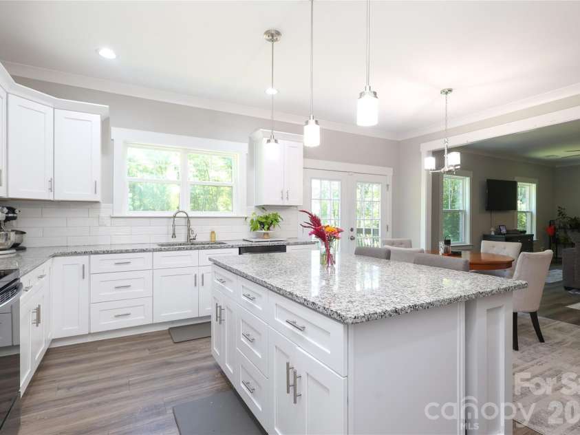 10105 Greenwood Court, Charlotte, NC 28215.  MLS# CAR4385864, YatesRealty ID 28186. 