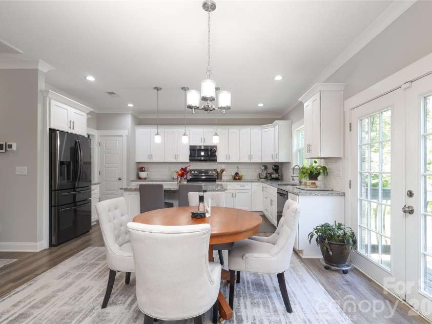 10105 Greenwood Court, Charlotte, NC 28215.  MLS# CAR4385864, YatesRealty ID 28186. 