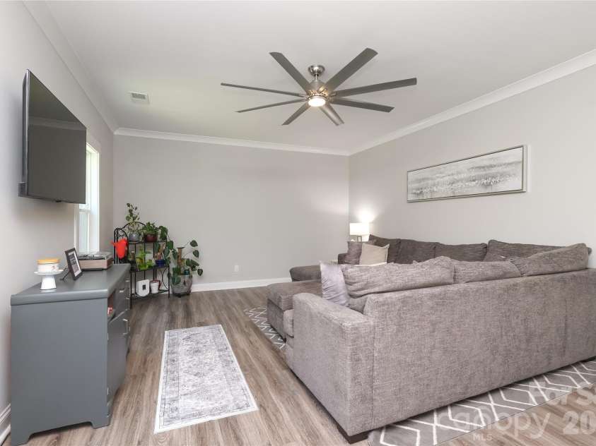 10105 Greenwood Court, Charlotte, NC 28215.  MLS# CAR4385864, YatesRealty ID 28186. 