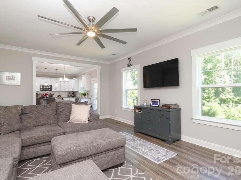 10105 Greenwood Court, Charlotte, NC 28215.  MLS# CAR4385864, YatesRealty ID 28186. 