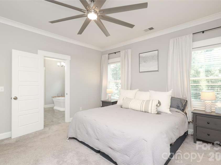 10105 Greenwood Court, Charlotte, NC 28215.  MLS# CAR4385864, YatesRealty ID 28186. 