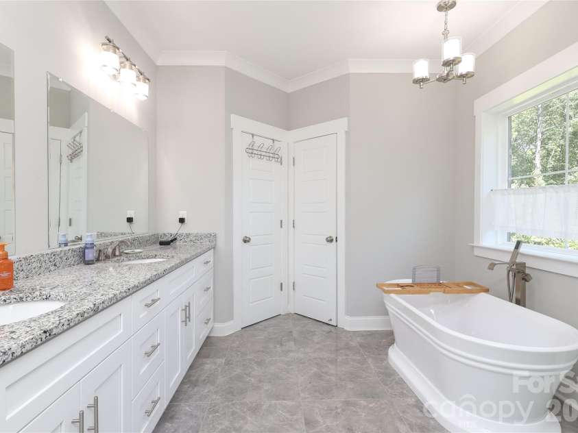 10105 Greenwood Court, Charlotte, NC 28215.  MLS# CAR4385864, YatesRealty ID 28186. 