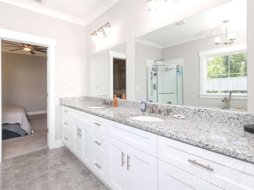 10105 Greenwood Court, Charlotte, NC 28215.  MLS# CAR4385864, YatesRealty ID 28186. 