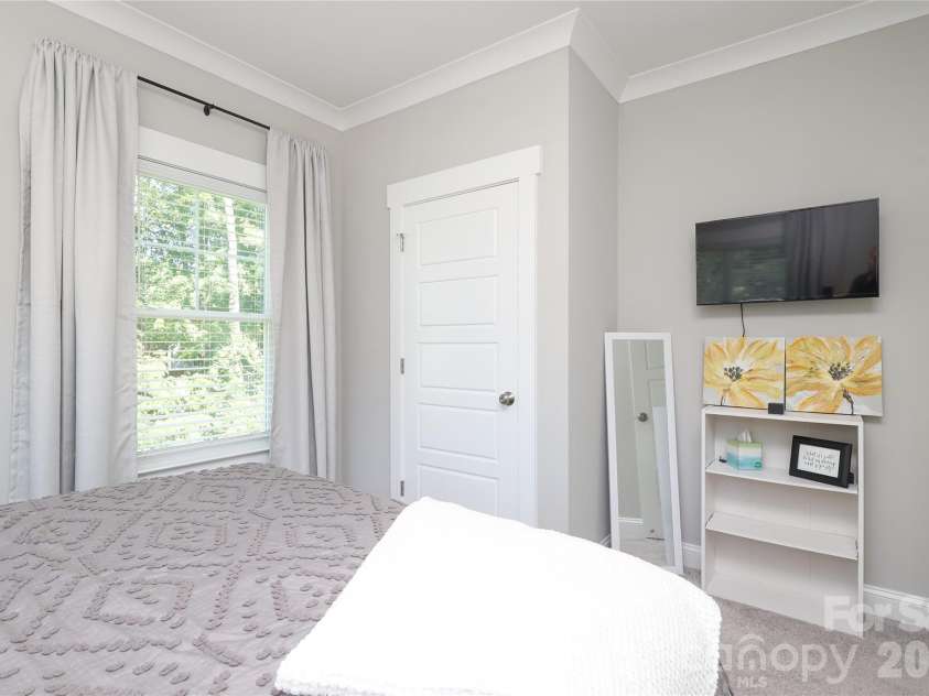 10105 Greenwood Court, Charlotte, NC 28215.  MLS# CAR4385864, YatesRealty ID 28186. 