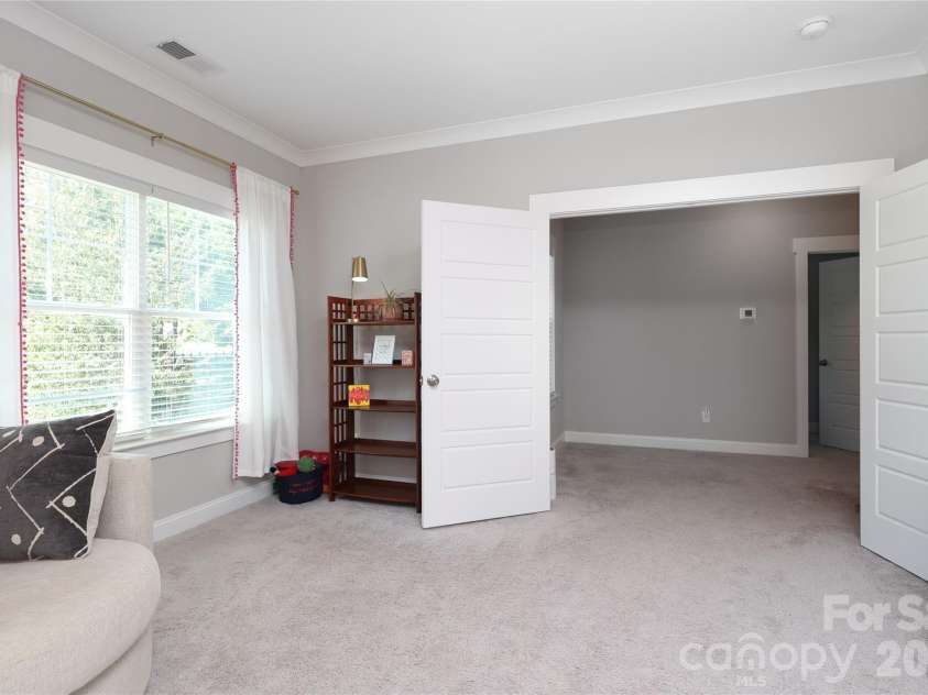 10105 Greenwood Court, Charlotte, NC 28215.  MLS# CAR4385864, YatesRealty ID 28186. 