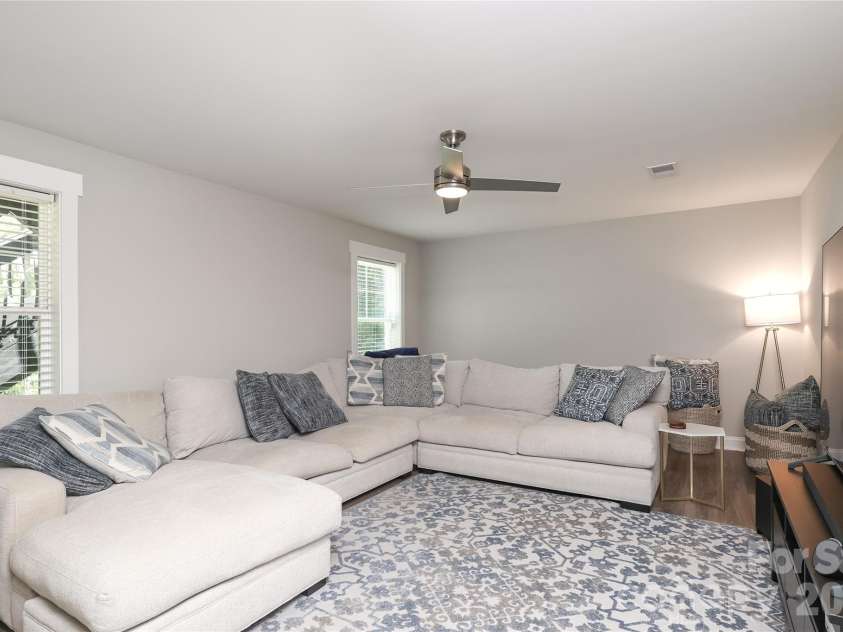 10105 Greenwood Court, Charlotte, NC 28215.  MLS# CAR4385864, YatesRealty ID 28186. 