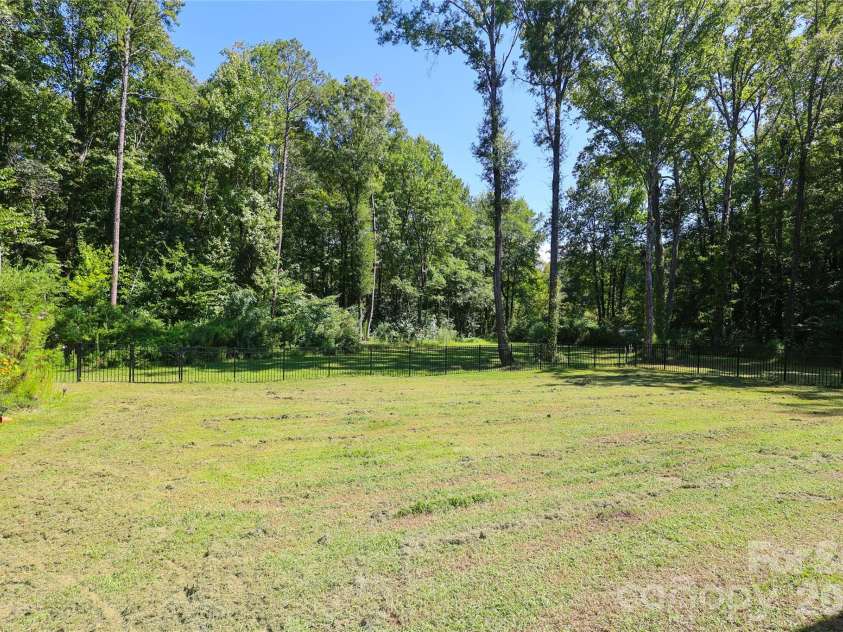 10105 Greenwood Court, Charlotte, NC 28215.  MLS# CAR4385864, YatesRealty ID 28186. 